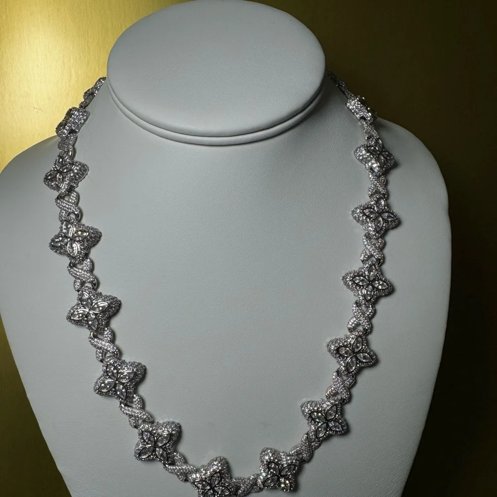 Icy clover necklace 20inch